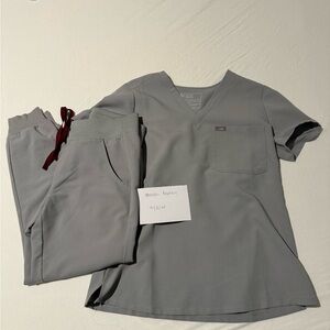 Figs catarina scrub top cement